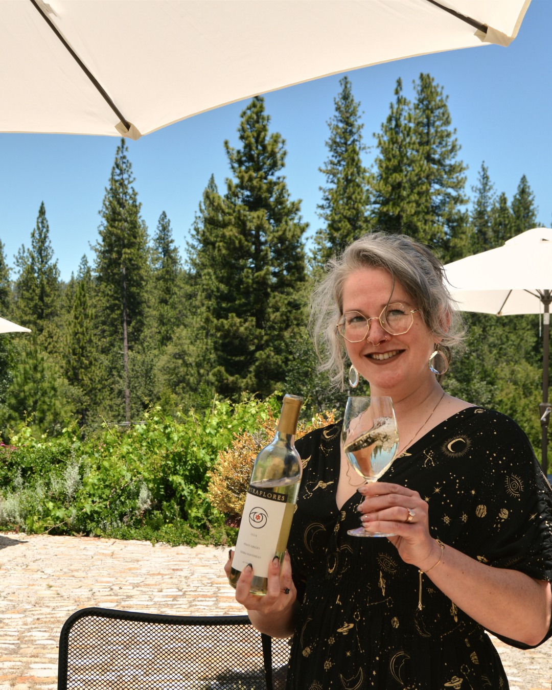 Sunshine, a chilled glass, and vineyard views&mdash;the Miraflores way to spend a summer afternoon. Who would you bring along for a tasting?

#MirafloresWinery #WineTasting #SierraFoothills #CaliforniaWine #WineCountry