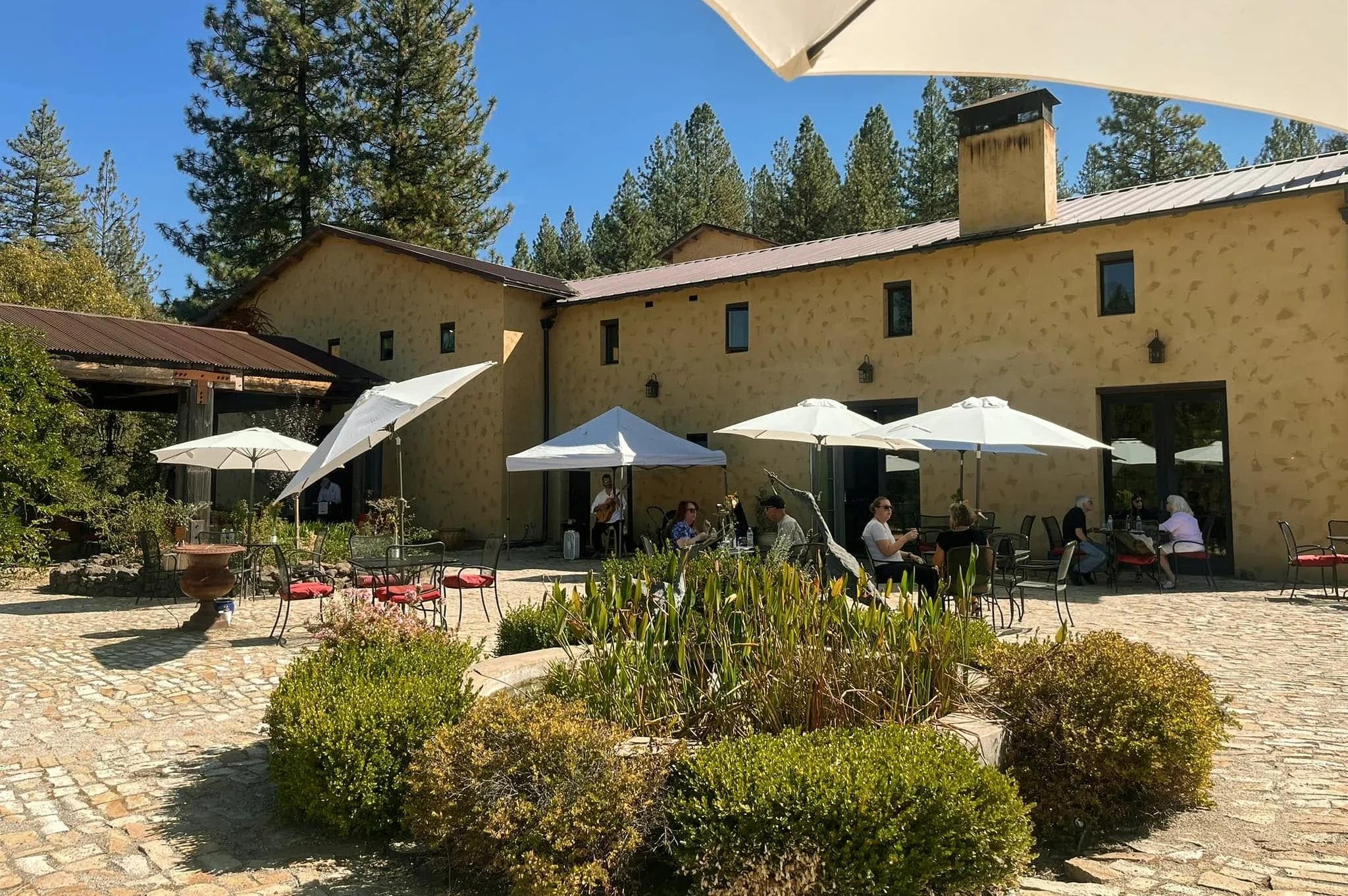 Miraflores Winery | Wineries in El Dorado County Header 1